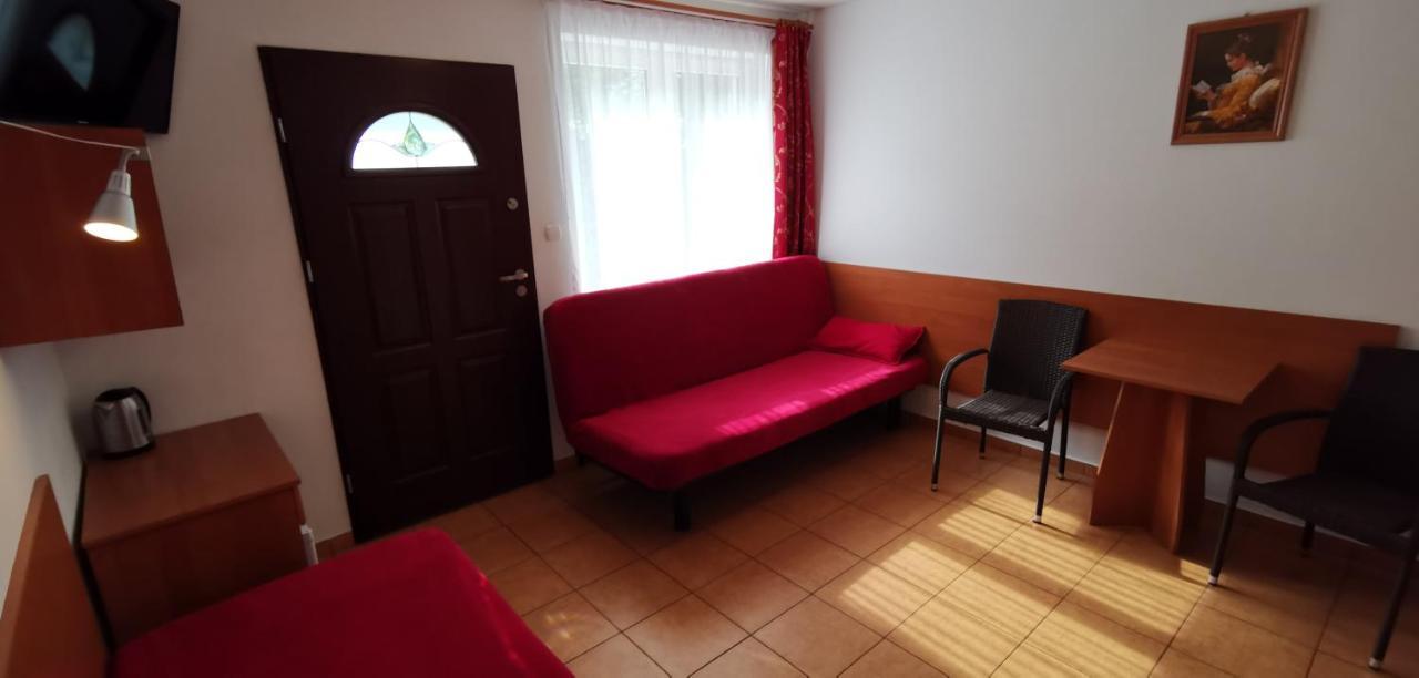 Pod Filarami Pobierowo Hotel Buitenkant foto