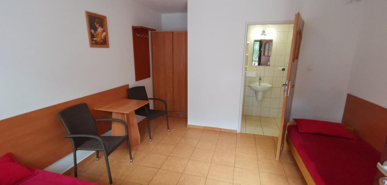 Pod Filarami Pobierowo Hotel Buitenkant foto