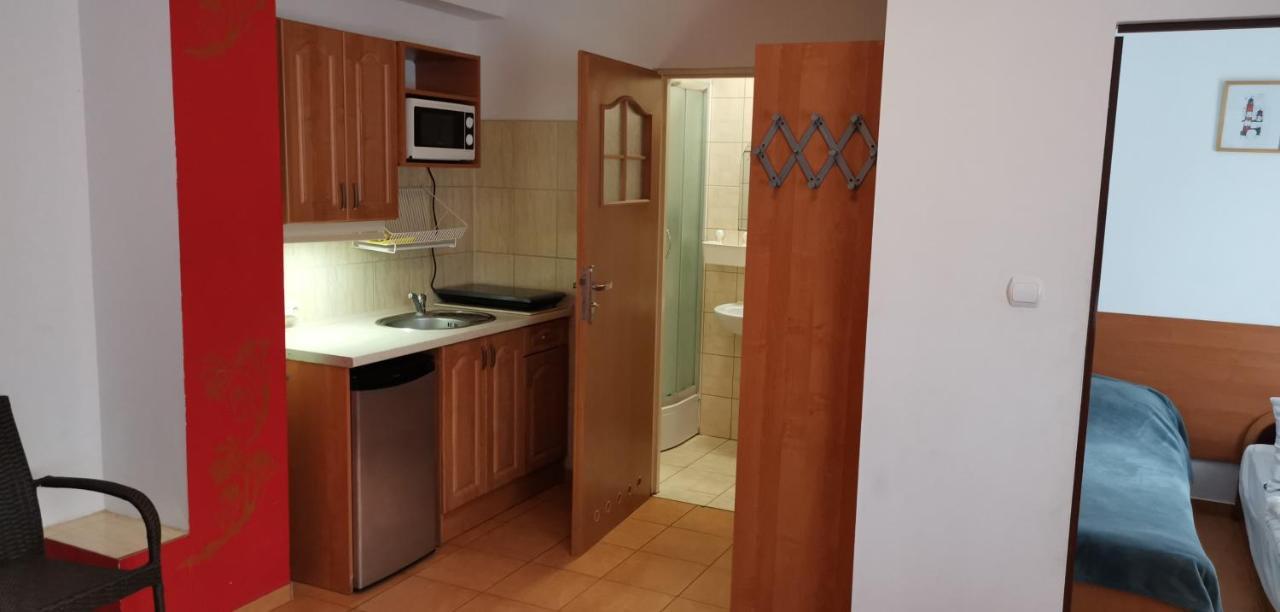 Pod Filarami Pobierowo Hotel Buitenkant foto