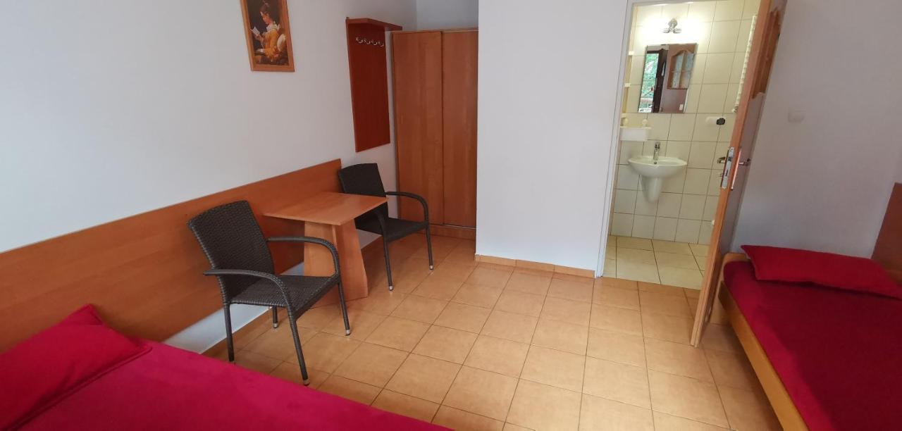Pod Filarami Pobierowo Hotel Buitenkant foto